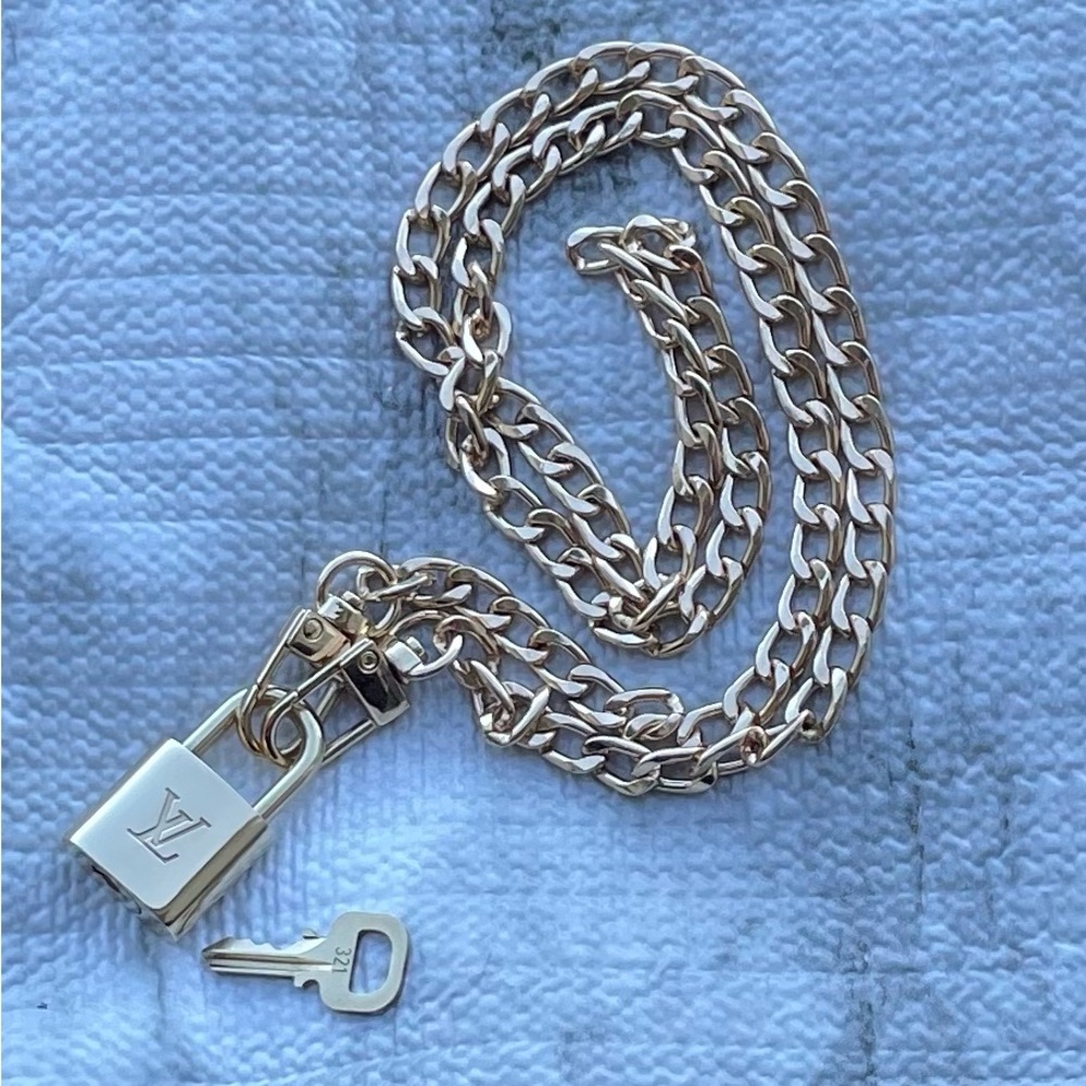 AUTHENTIC Louis Vuitton Lock & Key (# 321)